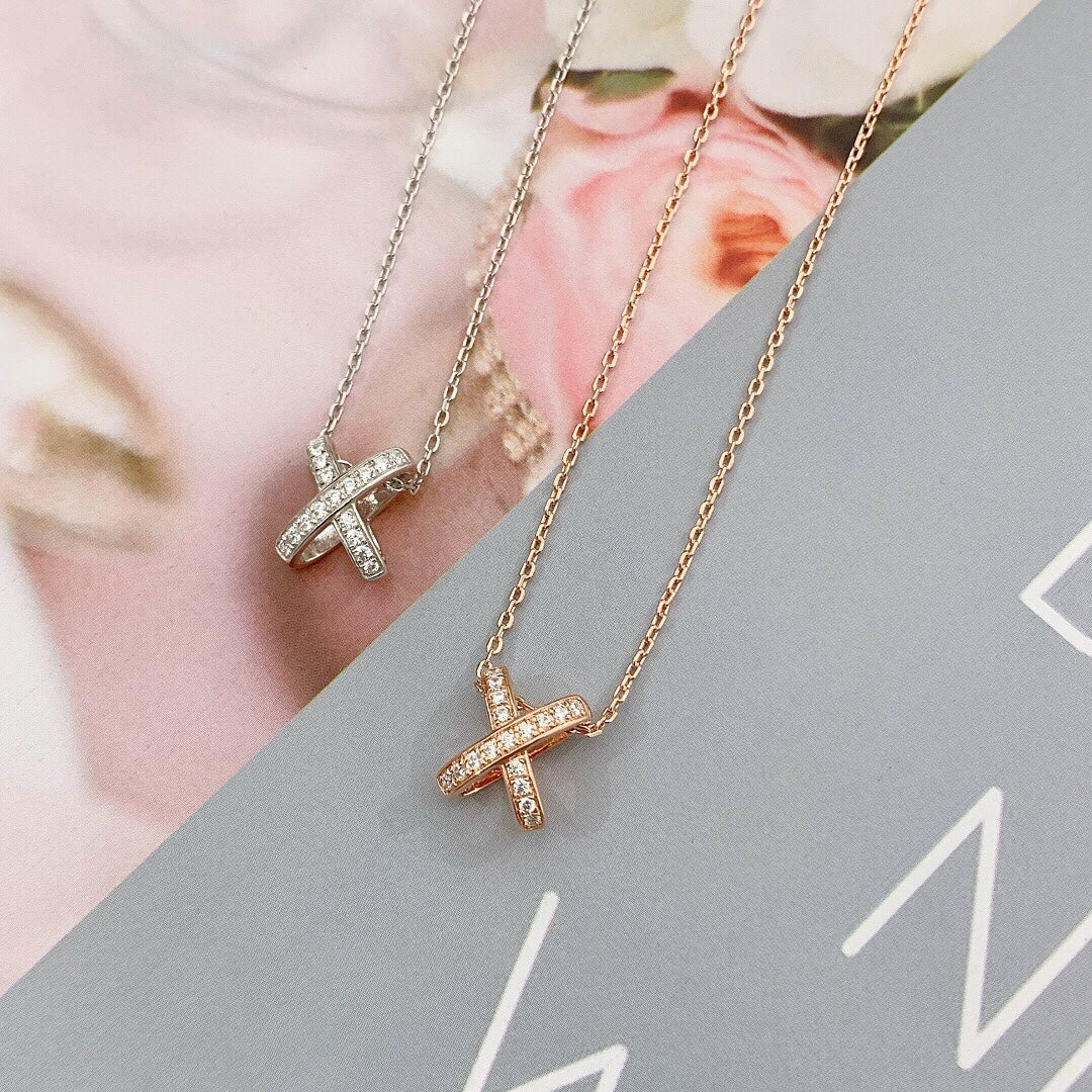 LUXEIFY JEUX DE DIAMOND NECKLACE