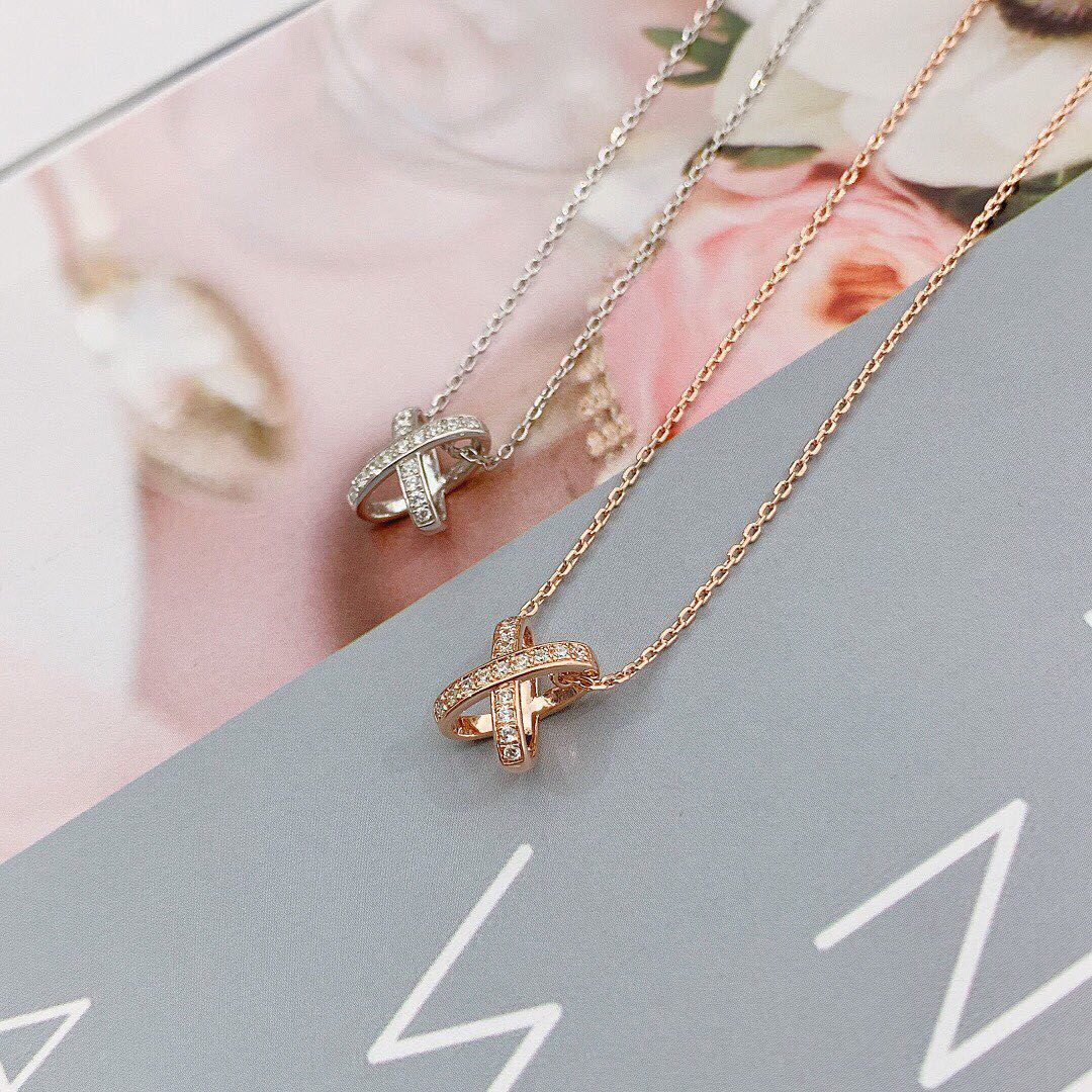 LUXEIFY JEUX DE DIAMOND NECKLACE