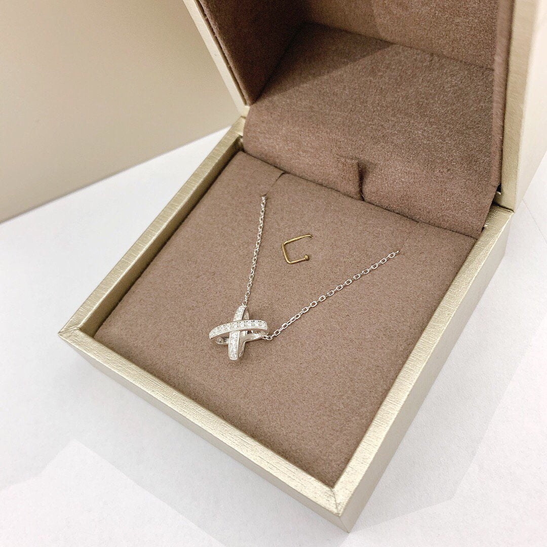 LUXEIFY JEUX DE DIAMOND NECKLACE