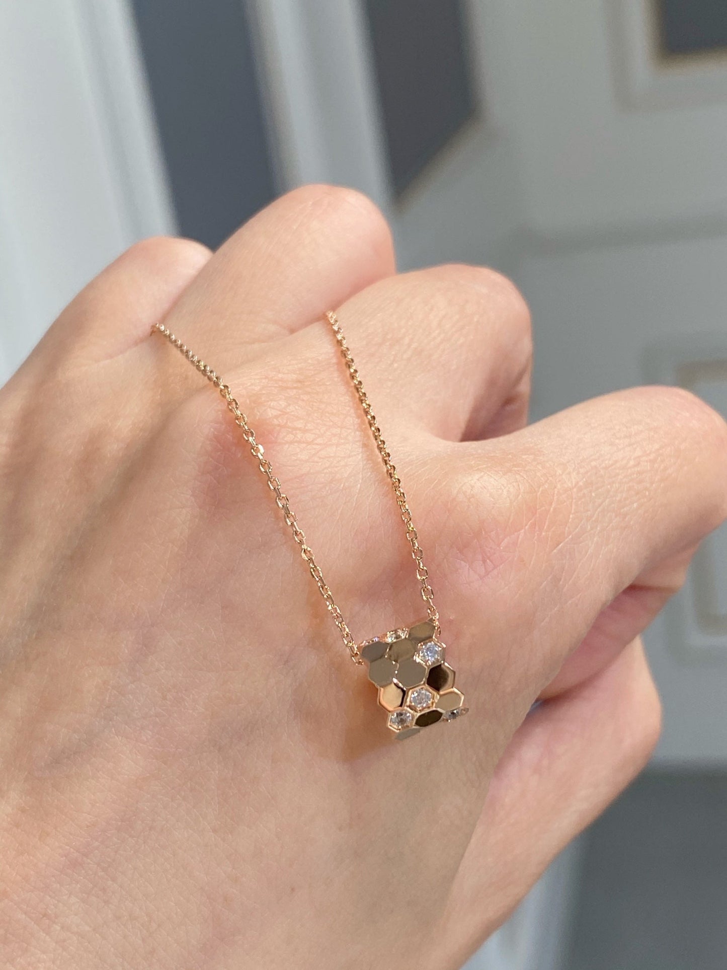 LUXEIFY BEE LOVE DIAMOND NECKLACE