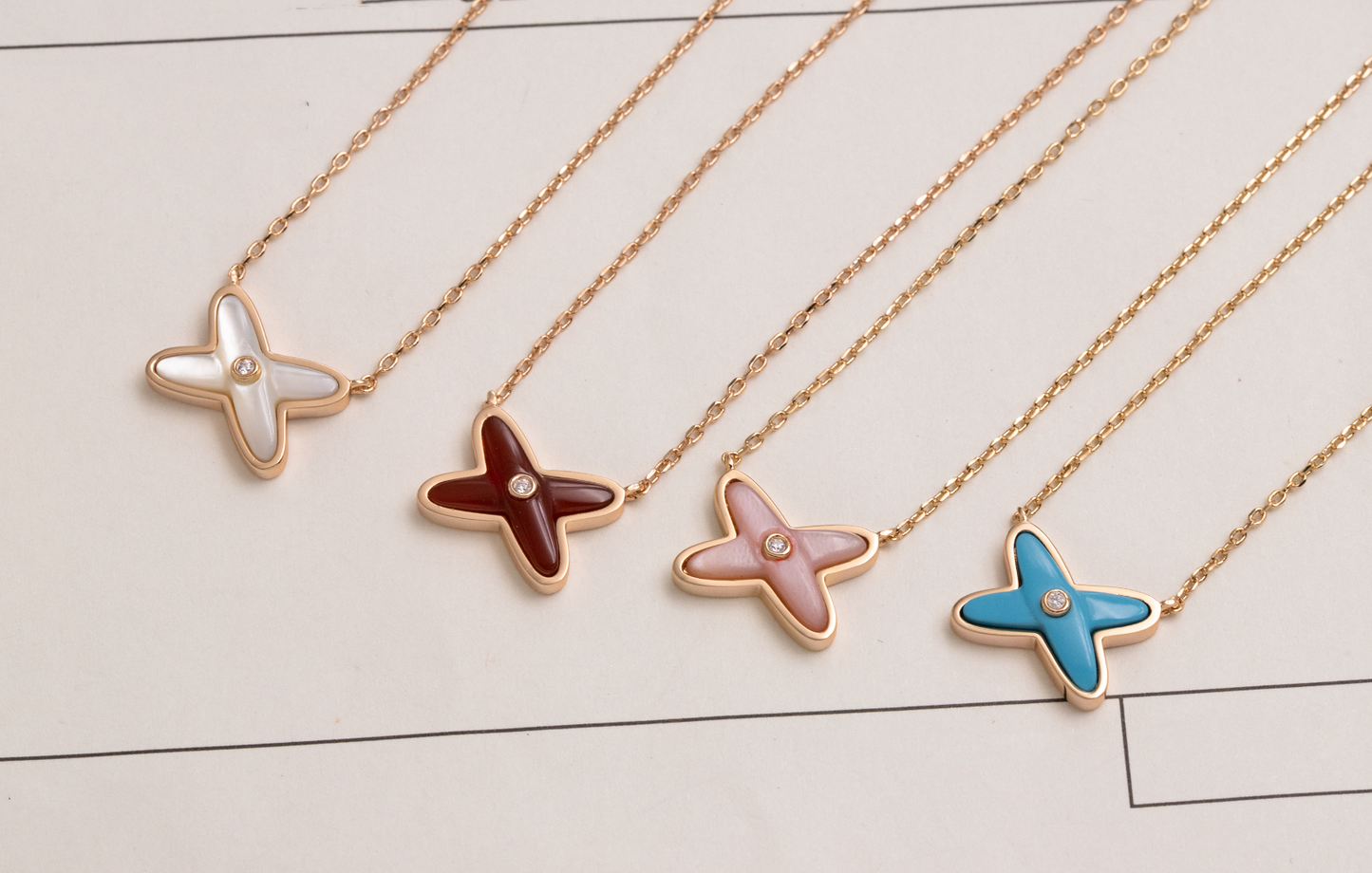 LUXEIFY JEUX DE NECKLACE 1 DIAMOND