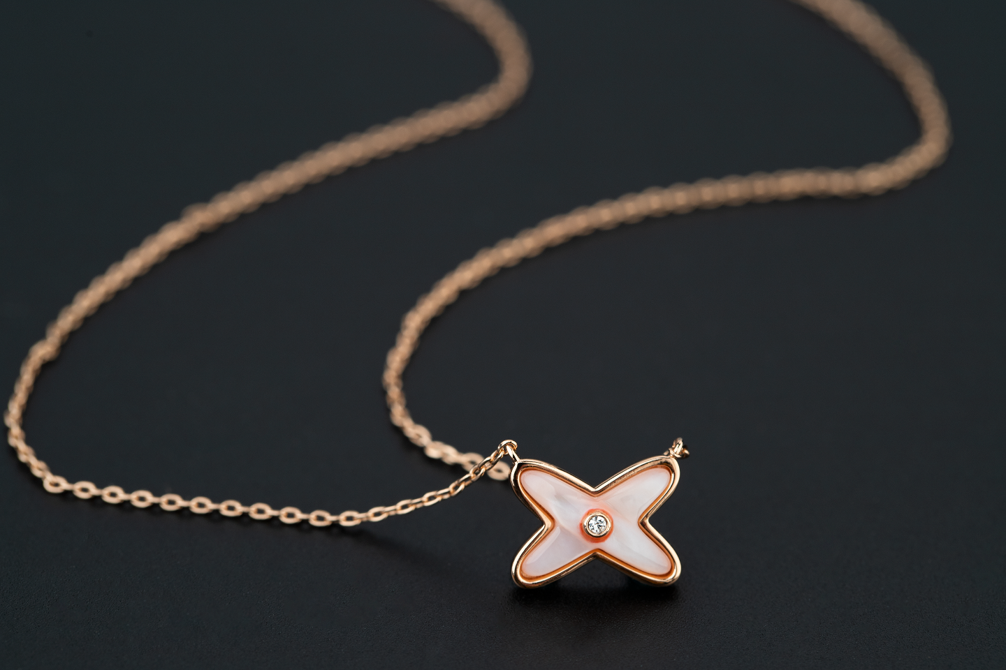 LUXEIFY JEUX DE NECKLACE 1 DIAMOND