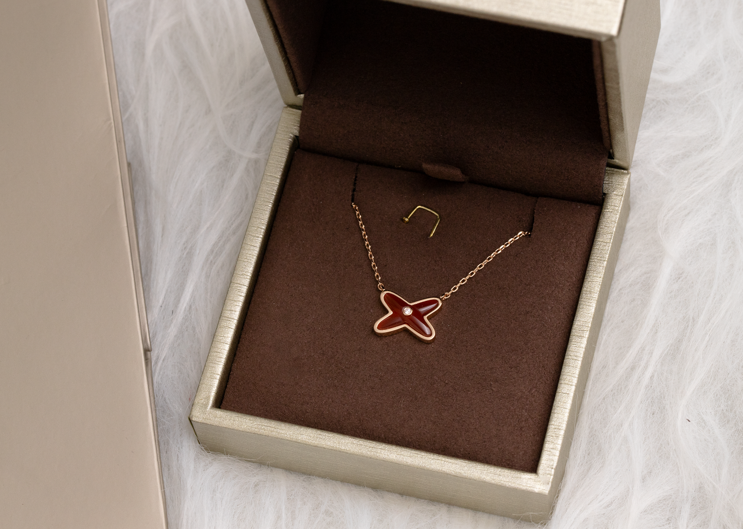 LUXEIFY JEUX DE NECKLACE 1 DIAMOND