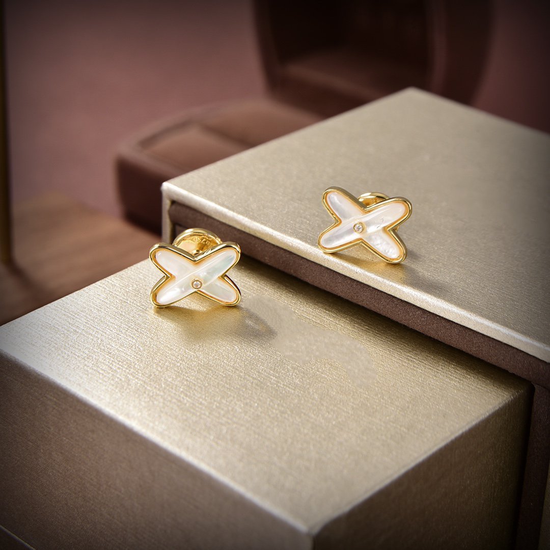 LUXEIFY JEUX DE WHITE MOP GOLD DIAMOND EARRINGS