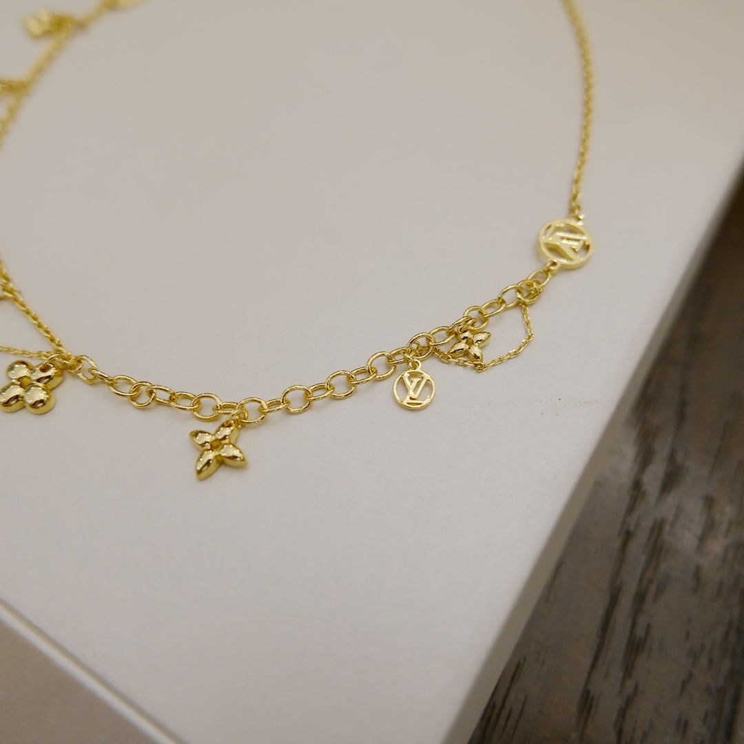 LUXEIFY BLOOMING SUPPLE NECKLACE BRASS