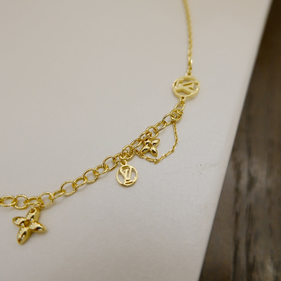 LUXEIFY BLOOMING SUPPLE NECKLACE BRASS