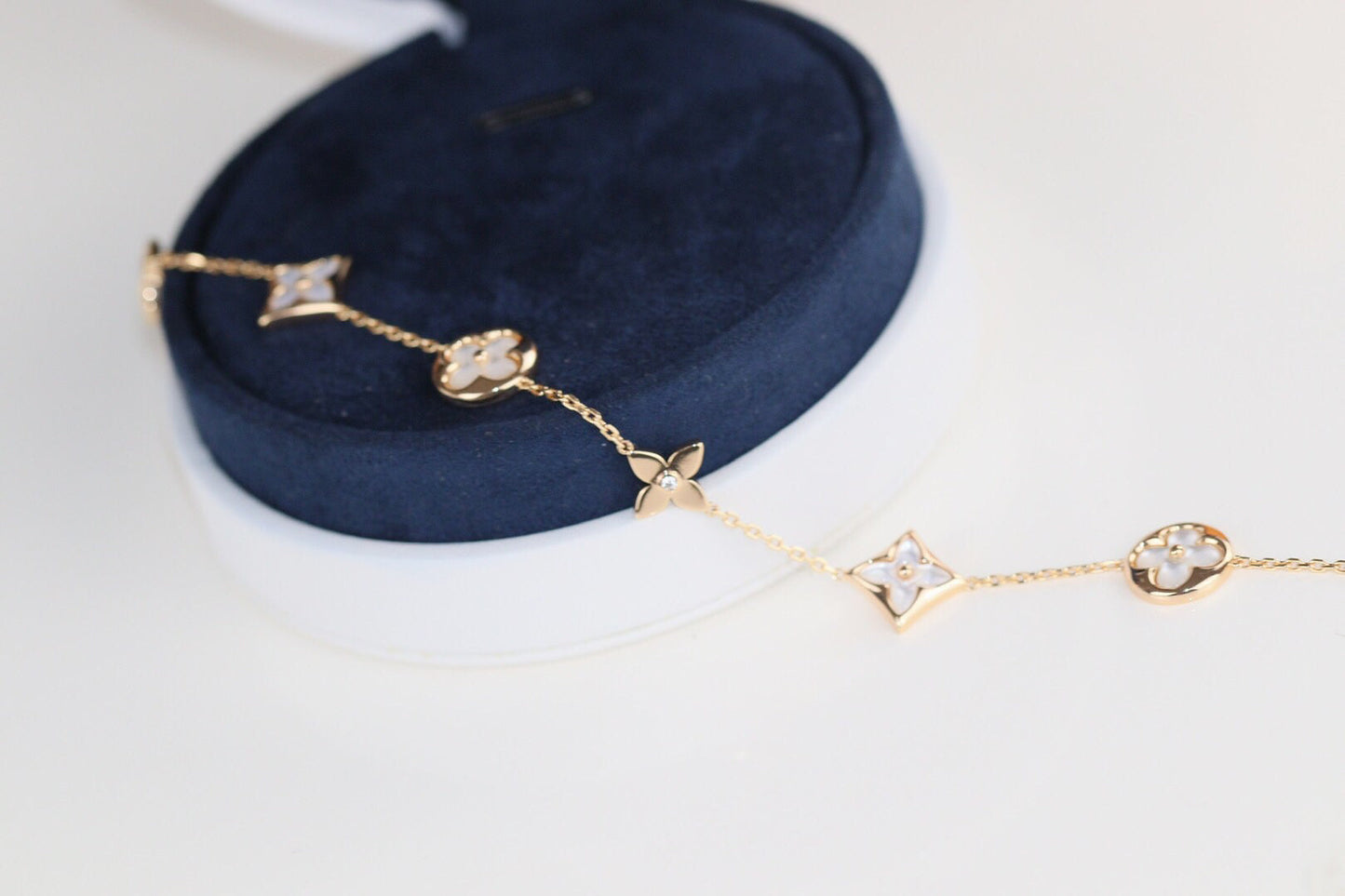 LUXEIFY LEAF CLOVER BRACELET