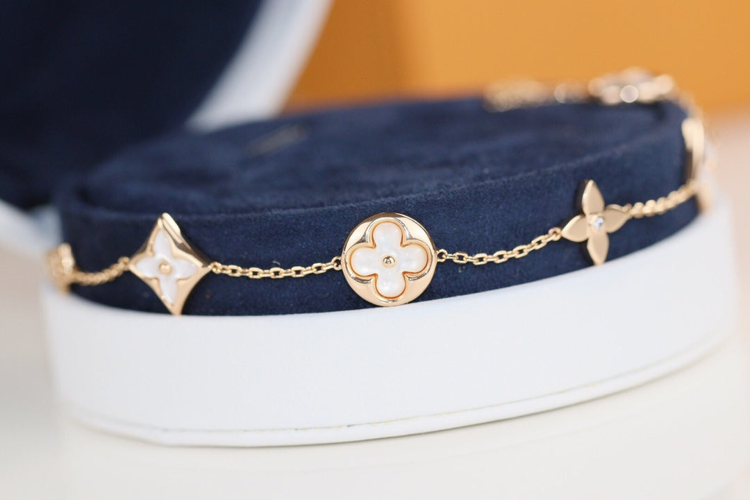 LUXEIFY LEAF CLOVER BRACELET