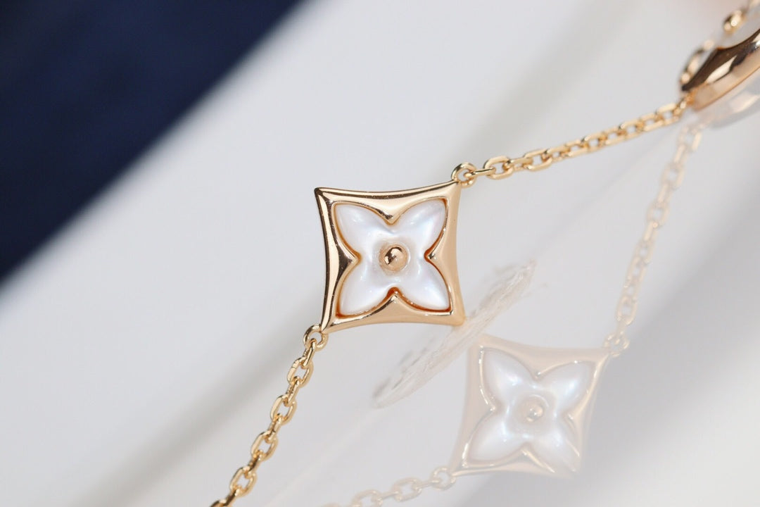 LUXEIFY LEAF CLOVER BRACELET
