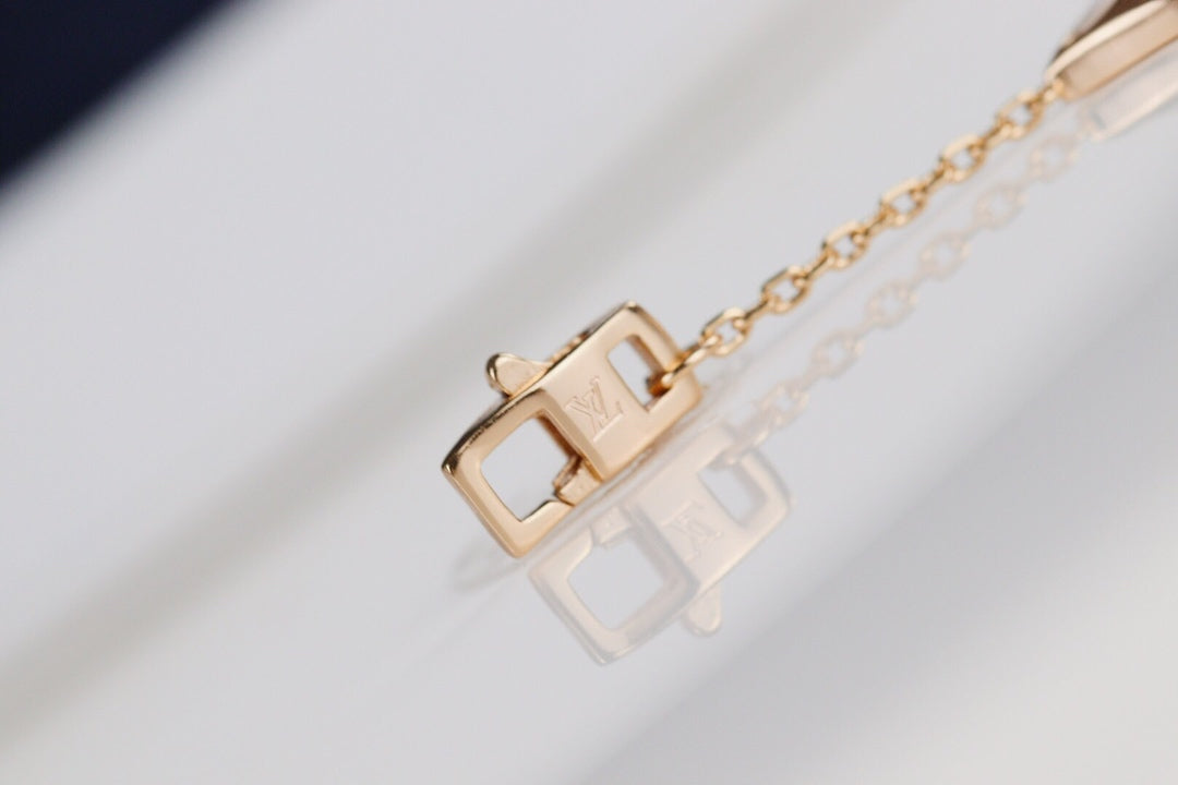 LUXEIFY LEAF CLOVER BRACELET