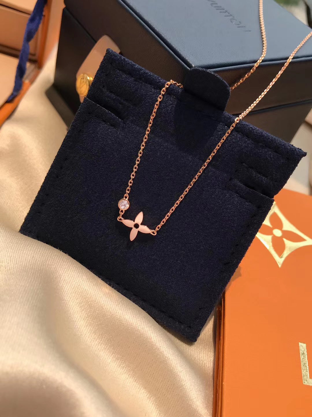 LUXEIFY BLOSSOM PENDANT PINK GOLD AND DIAMOND