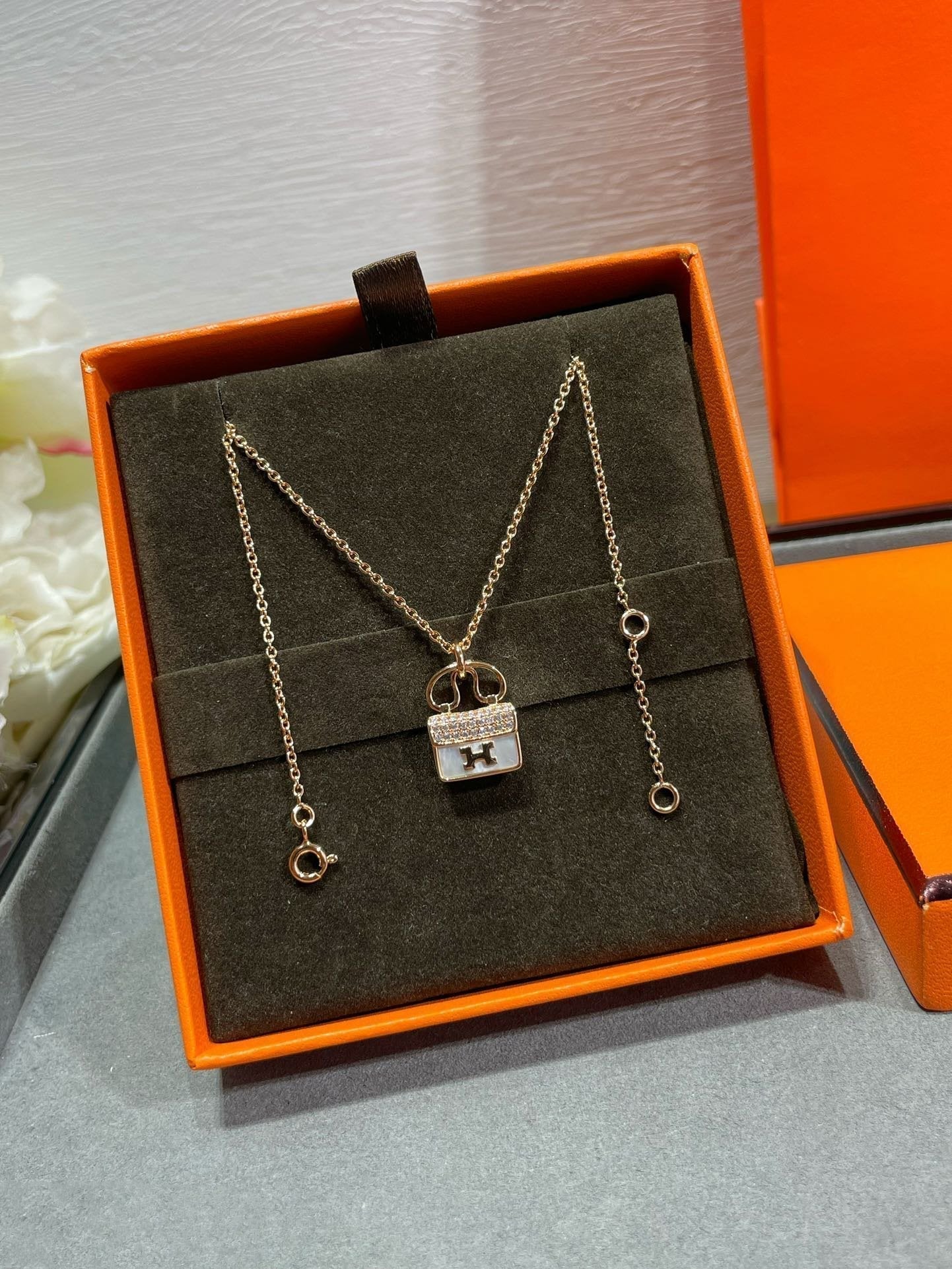LUXEIFY H CIRCE MOISSANITE PENDANT NECKLACE GOLD