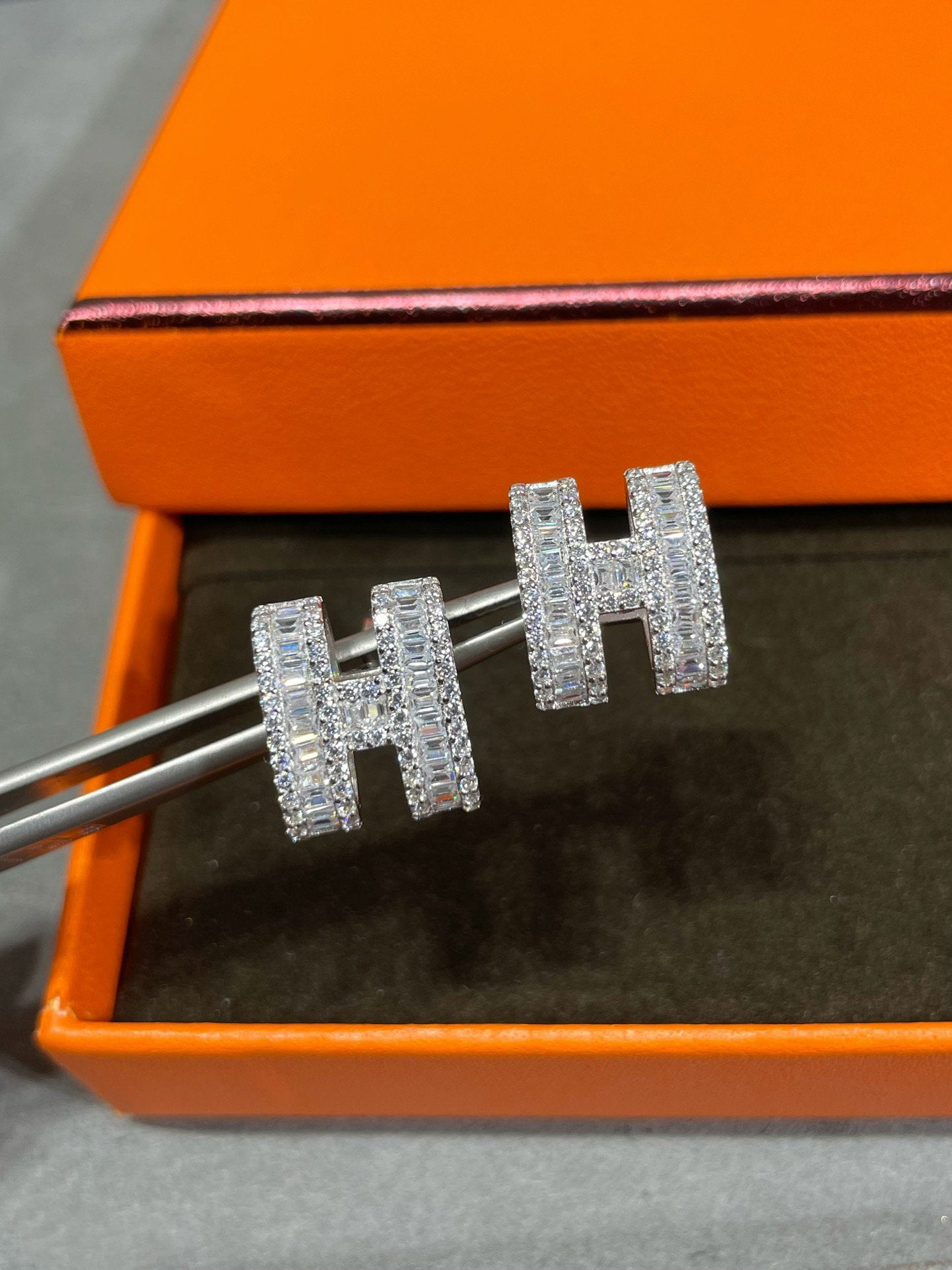 LUXEIFY H STUD EARRINGS WITH SILVER DIAMONDS
