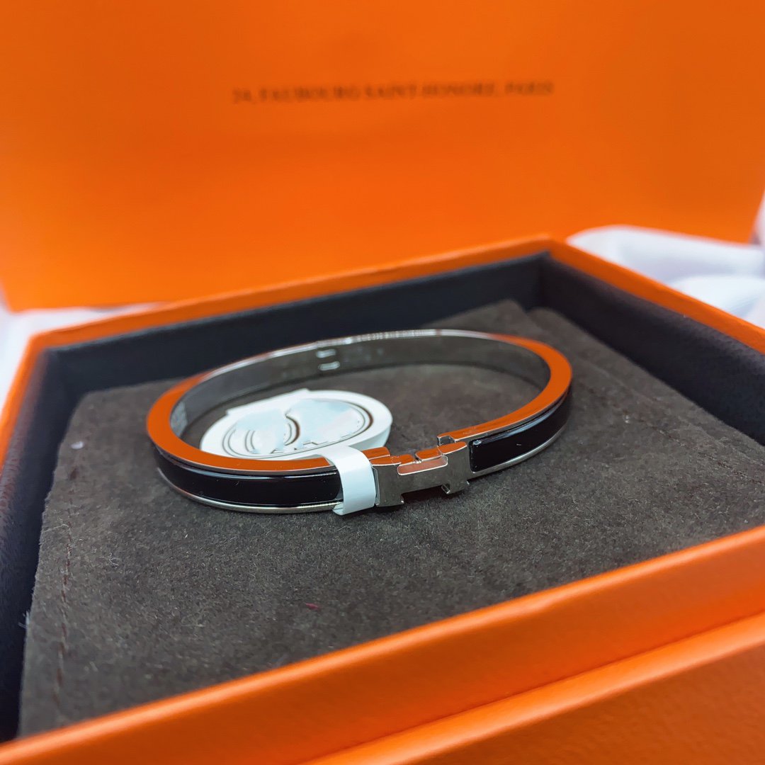 LUXEIFY CLASSIC HM CLIC BLACK 8MM ENAMEL BRACELET
