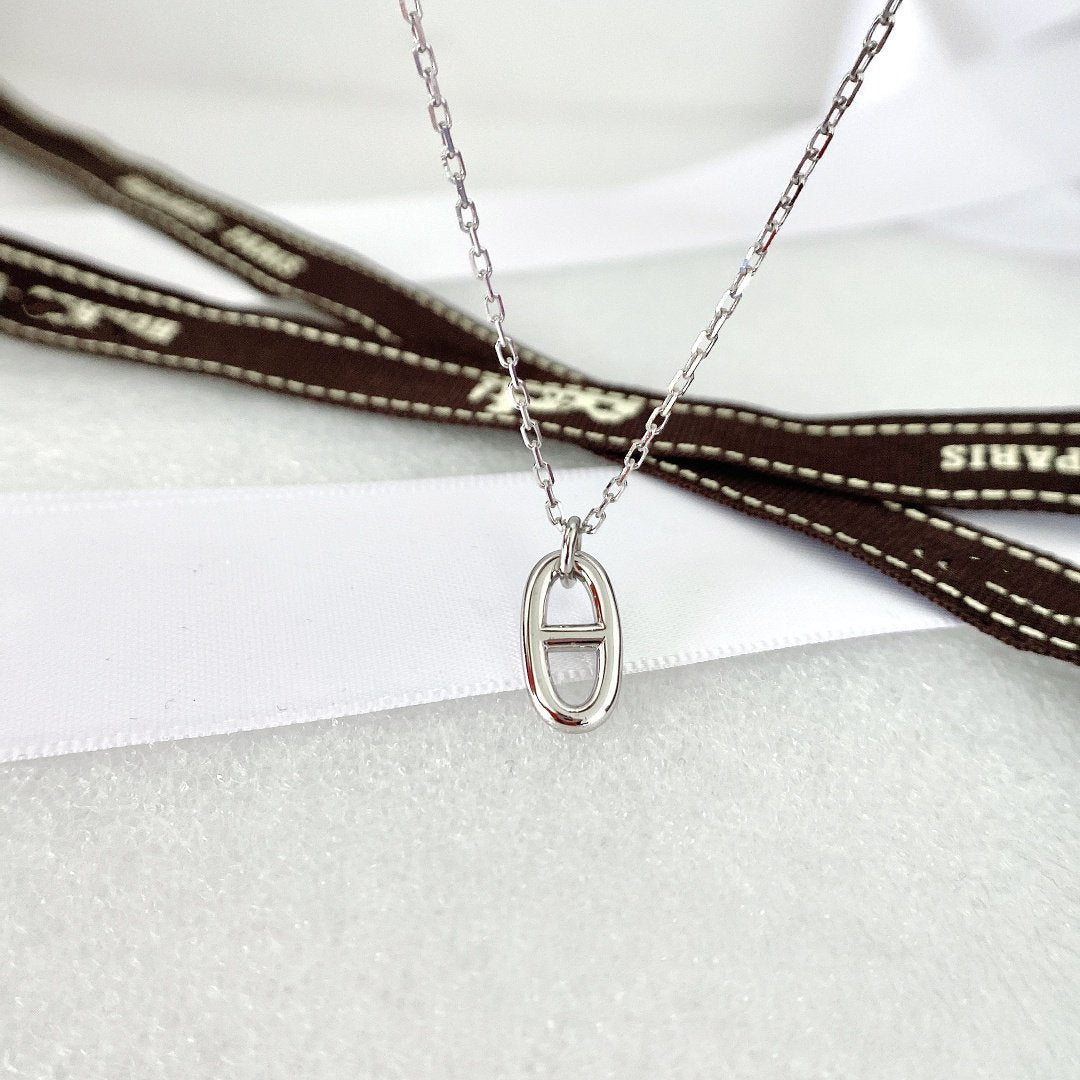 LUXEIFY HM PIG NOSE NECKLACE