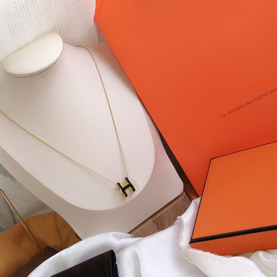 LUXEIFY HM CLIC BLACK ENAMEL GOLD NECKLACE