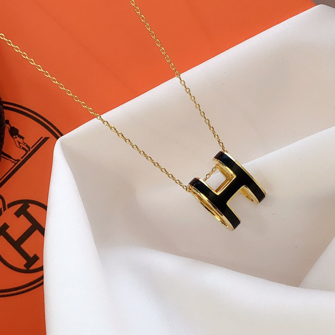 LUXEIFY HM CLIC BLACK ENAMEL GOLD NECKLACE
