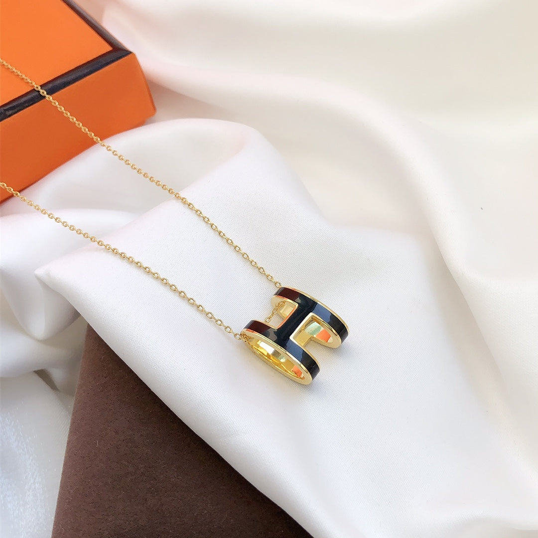 LUXEIFY HM CLIC BLACK ENAMEL GOLD NECKLACE