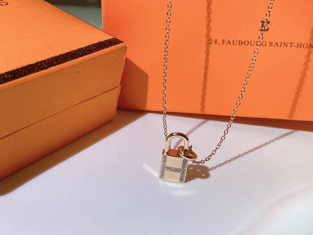 LUXEIFY HM ADVANCED NICHE LOCK HEAD NECKLACE DIAMONDS