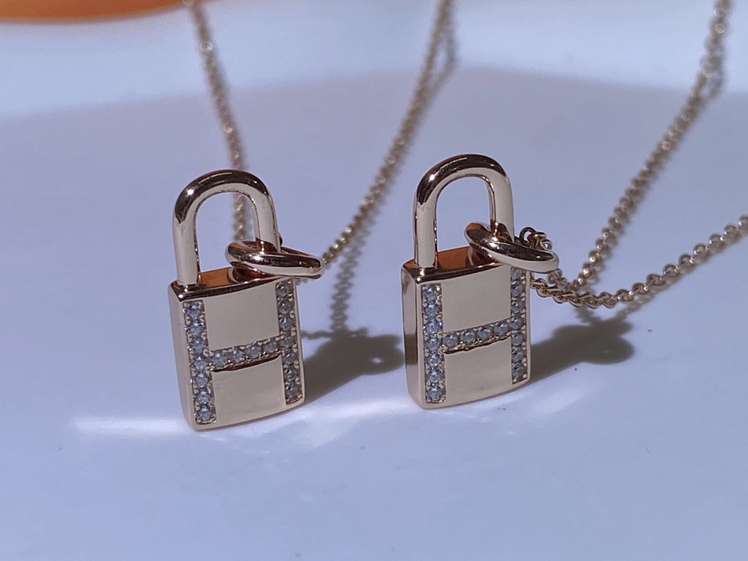 LUXEIFY HM ADVANCED NICHE LOCK HEAD NECKLACE DIAMONDS