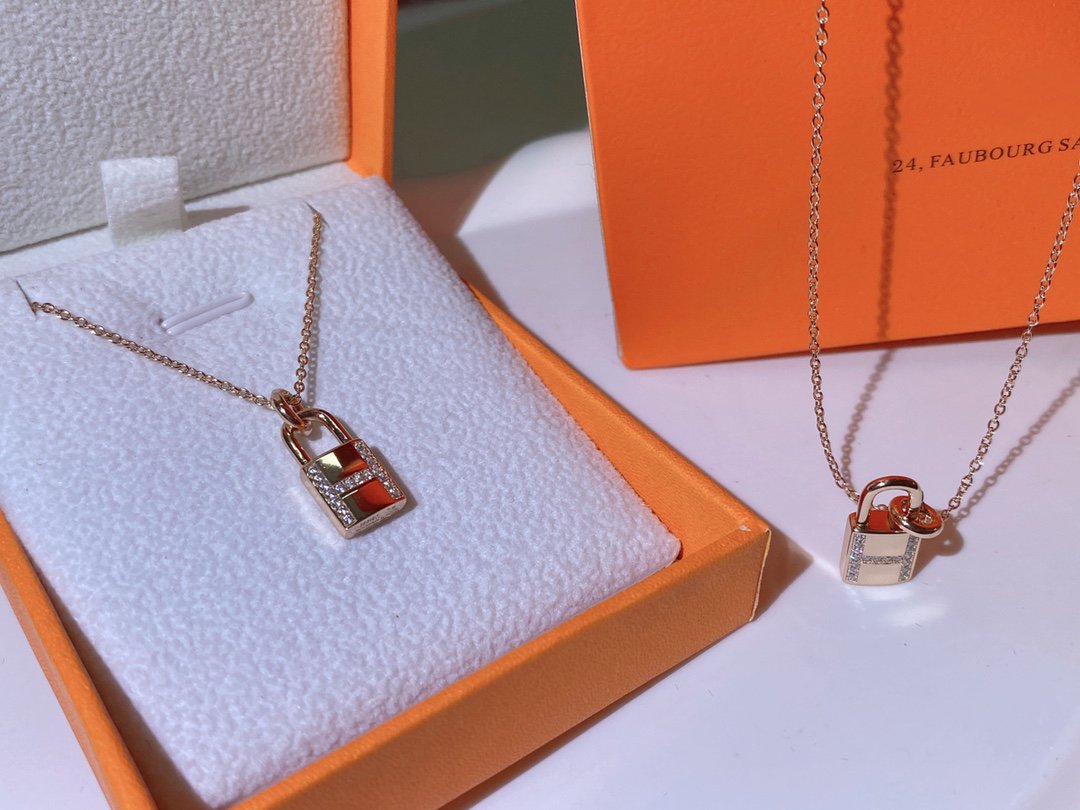 LUXEIFY HM ADVANCED NICHE LOCK HEAD NECKLACE DIAMONDS