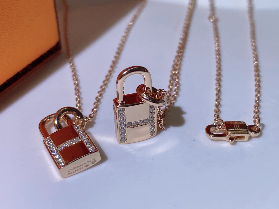 LUXEIFY HM ADVANCED NICHE LOCK HEAD NECKLACE DIAMONDS