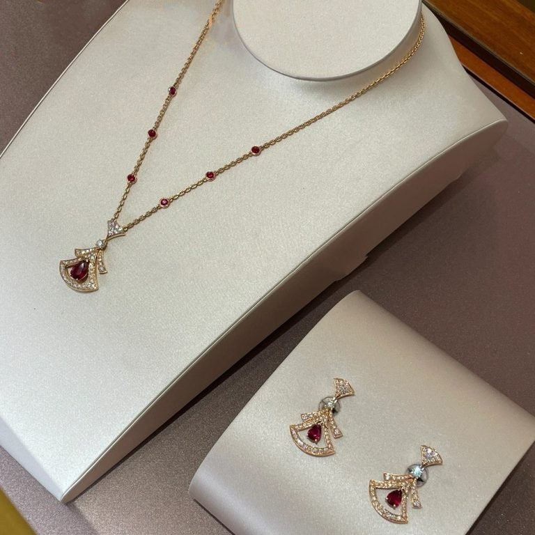 LUXEIFY DREAM NECKLACE CARNELIAN DIAMOND PINK GOLD