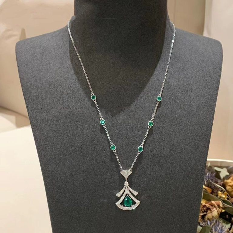 LUXEIFY DREAM NECKLACE MALACHITE DIAMOND SILVER
