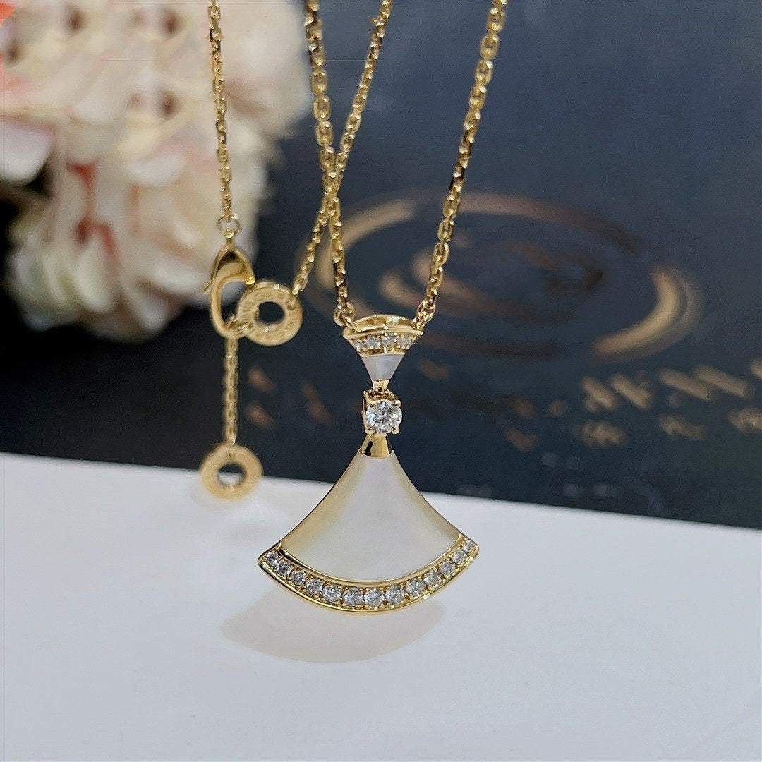 LUXEIFY DREAM NECKLACE MOP GOLD DIAMOND