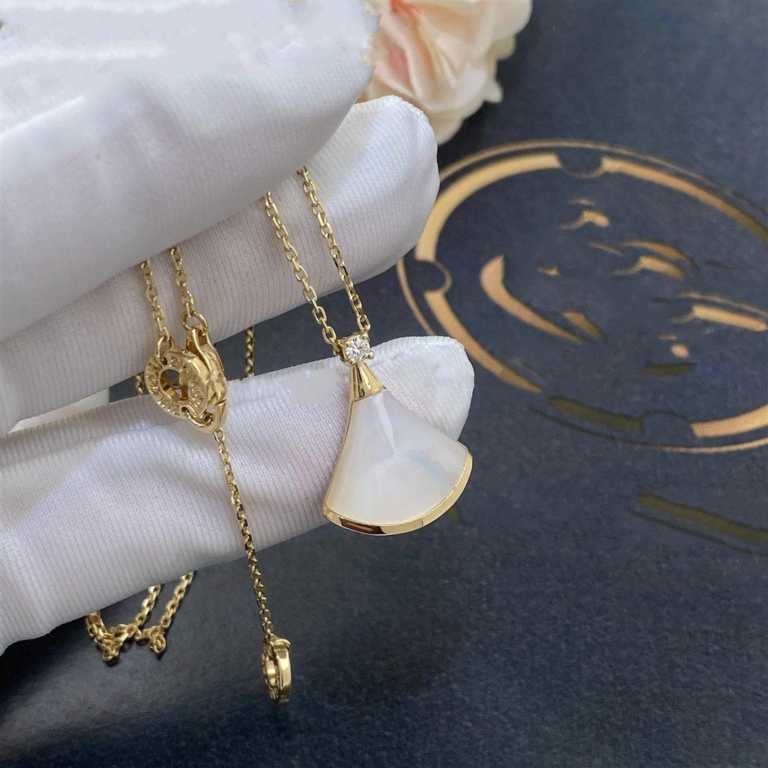 LUXEIFY DREAM NECKLACE WHITE MOP GOLD 1 DIAMOND