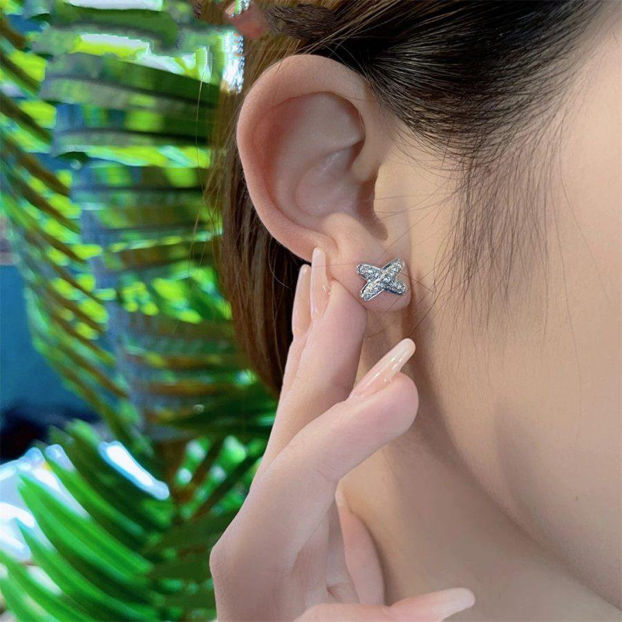 LUXEIFY JEUX DE SILVER DIAMOND EARRINGS