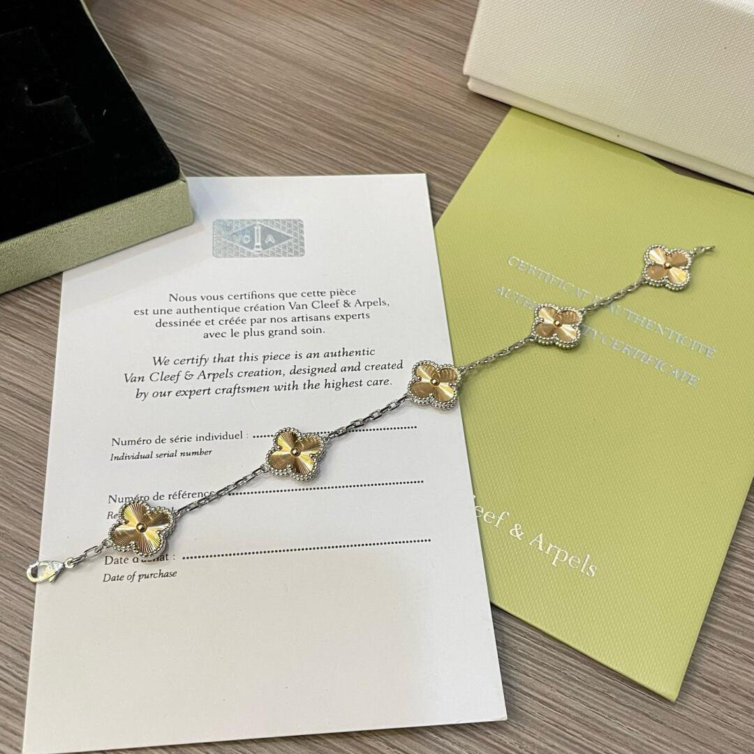 CLOVER 5 MOTIFS CHRISTMAS LIMITED EDITION BRACELET