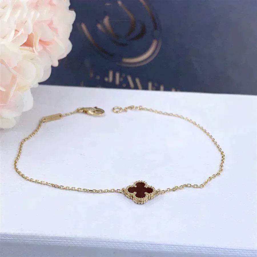 CLOVER CARNELIAN SINGLE FLOWER BRACELET