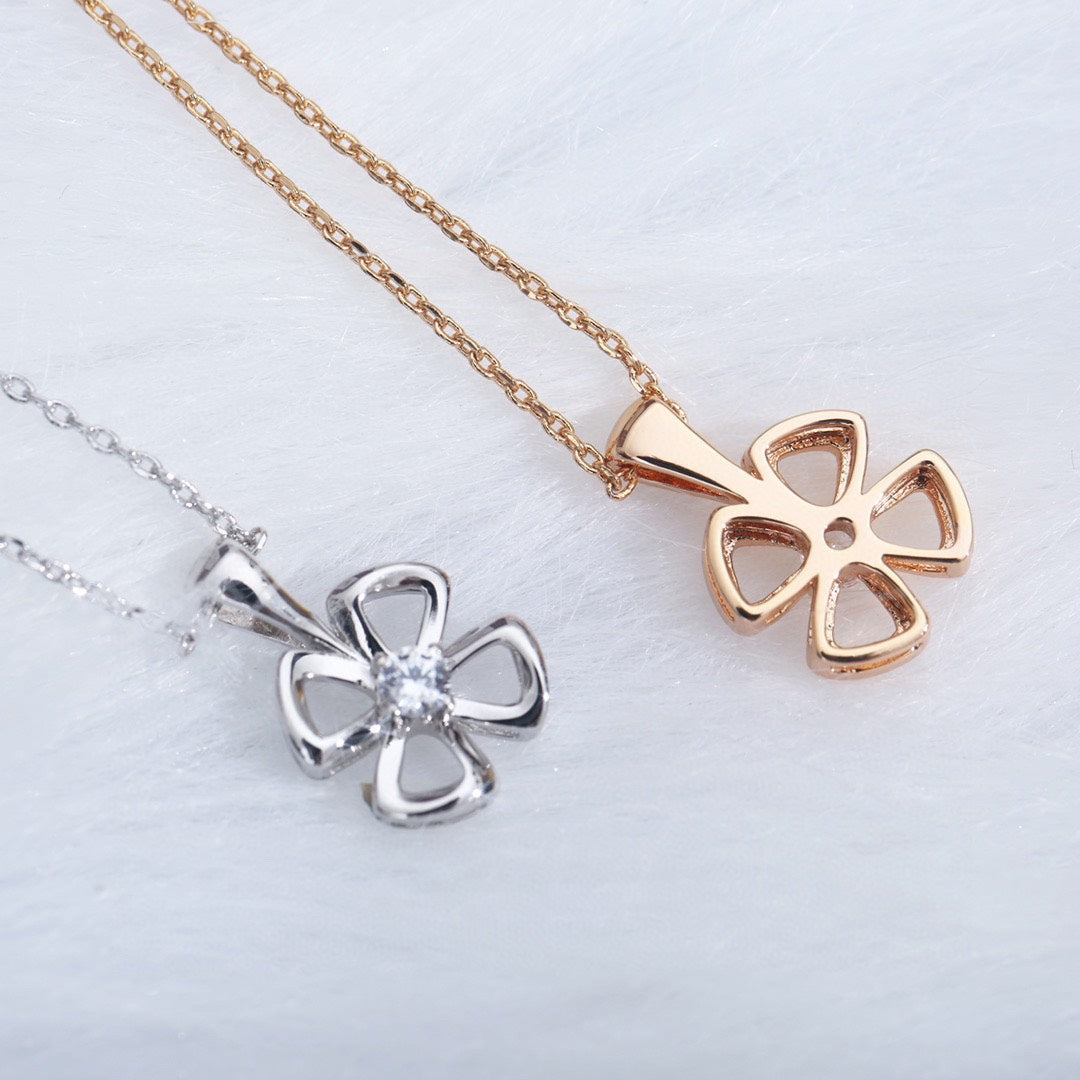 LUXEIFY FIOREVER NECKLACE DIAMOND CENTER