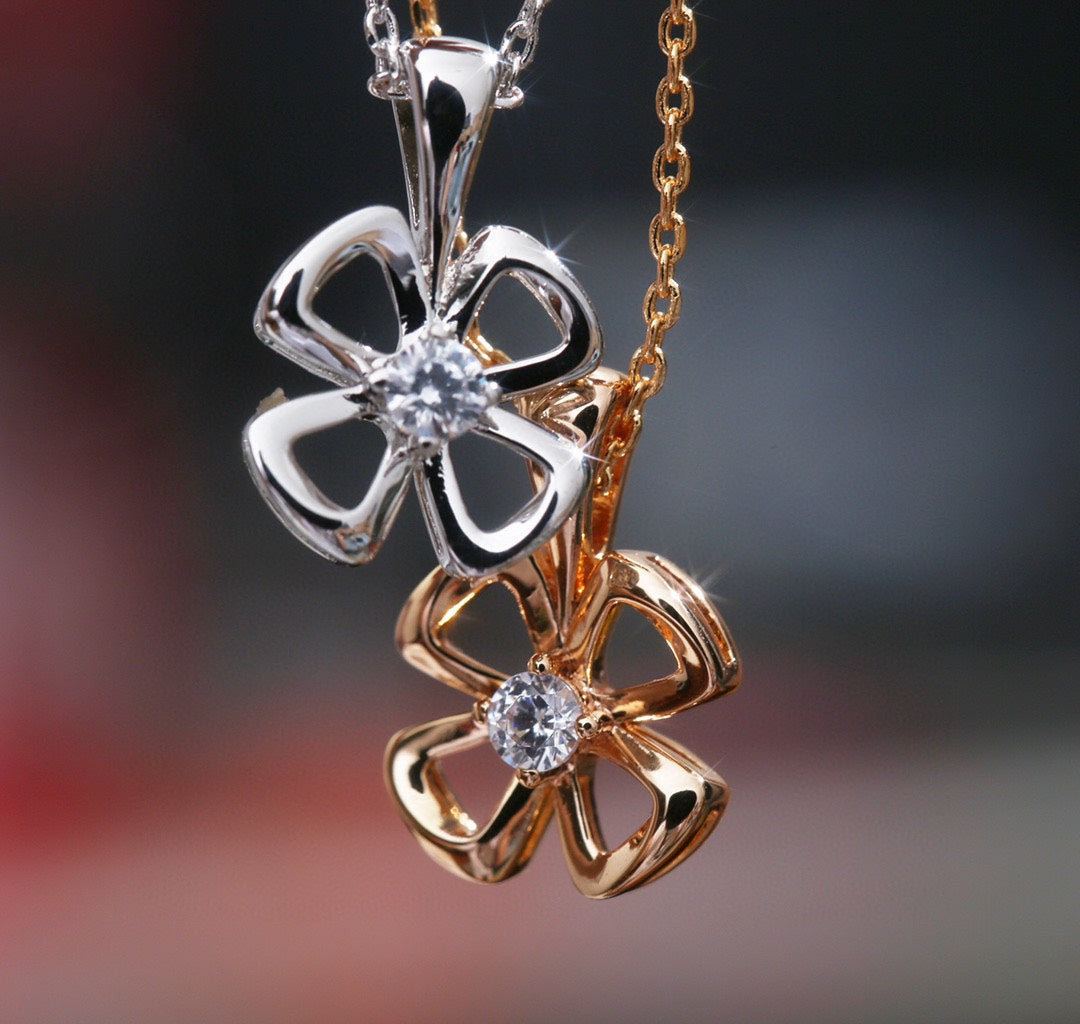LUXEIFY FIOREVER NECKLACE DIAMOND CENTER