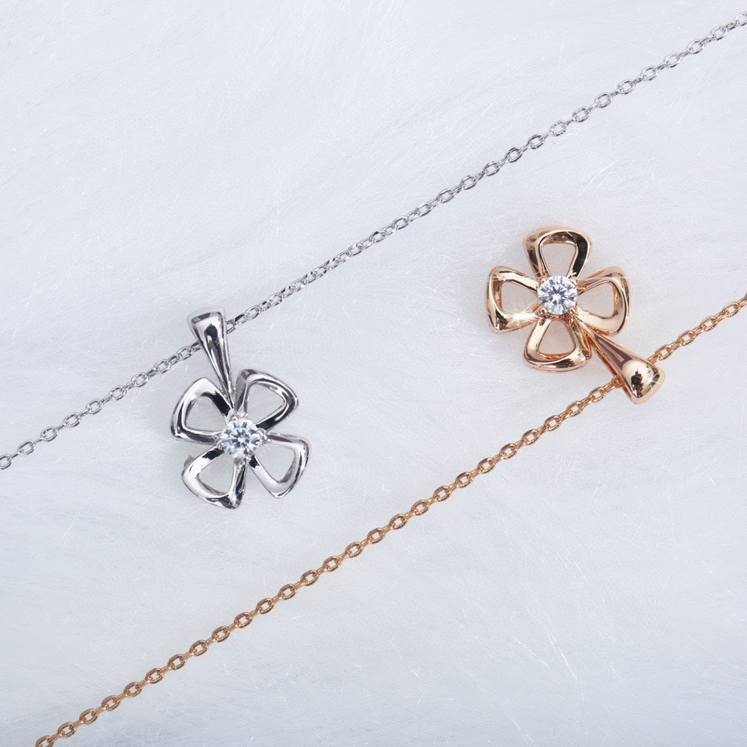LUXEIFY FIOREVER NECKLACE DIAMOND CENTER