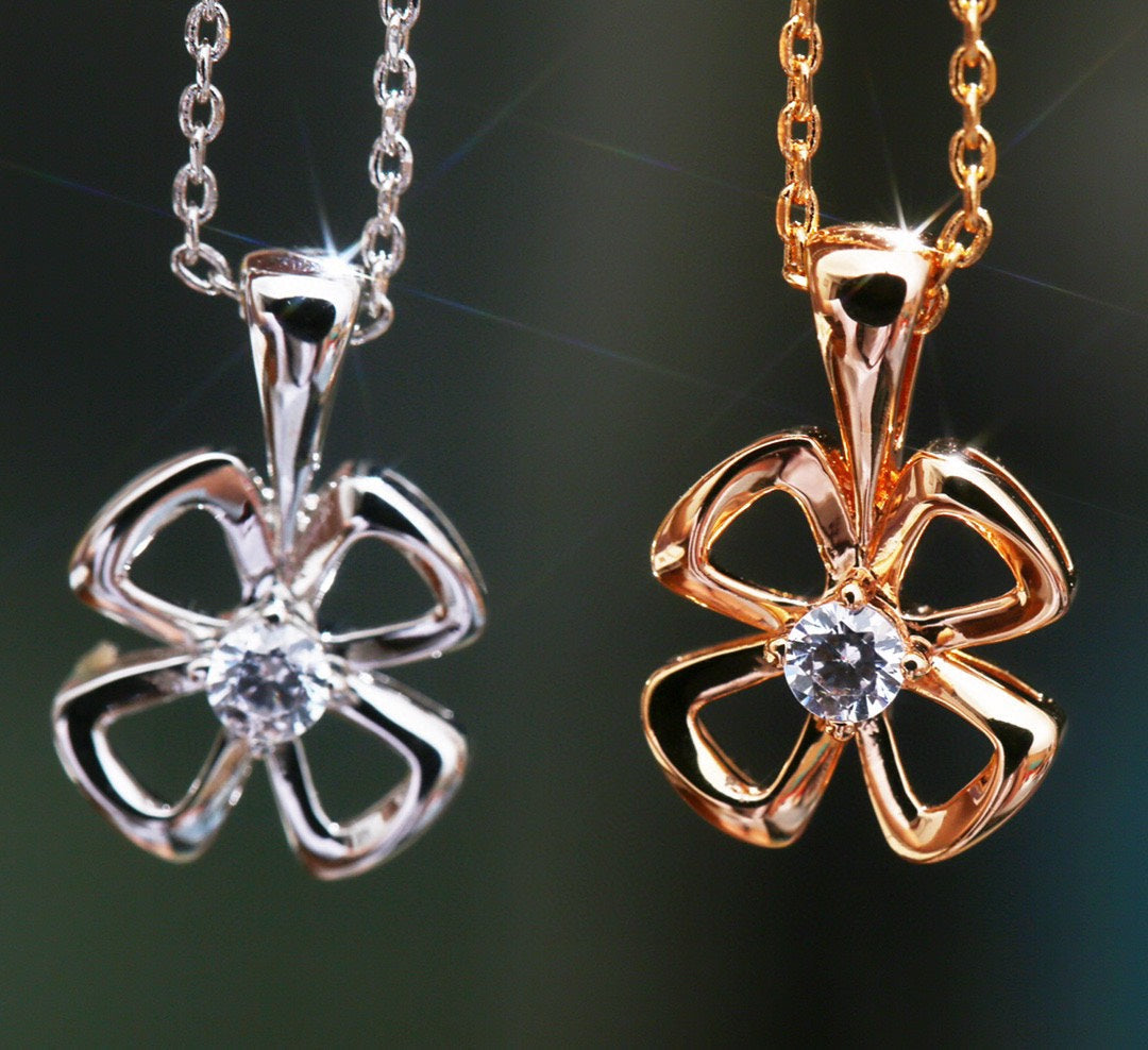 LUXEIFY FIOREVER NECKLACE DIAMOND CENTER