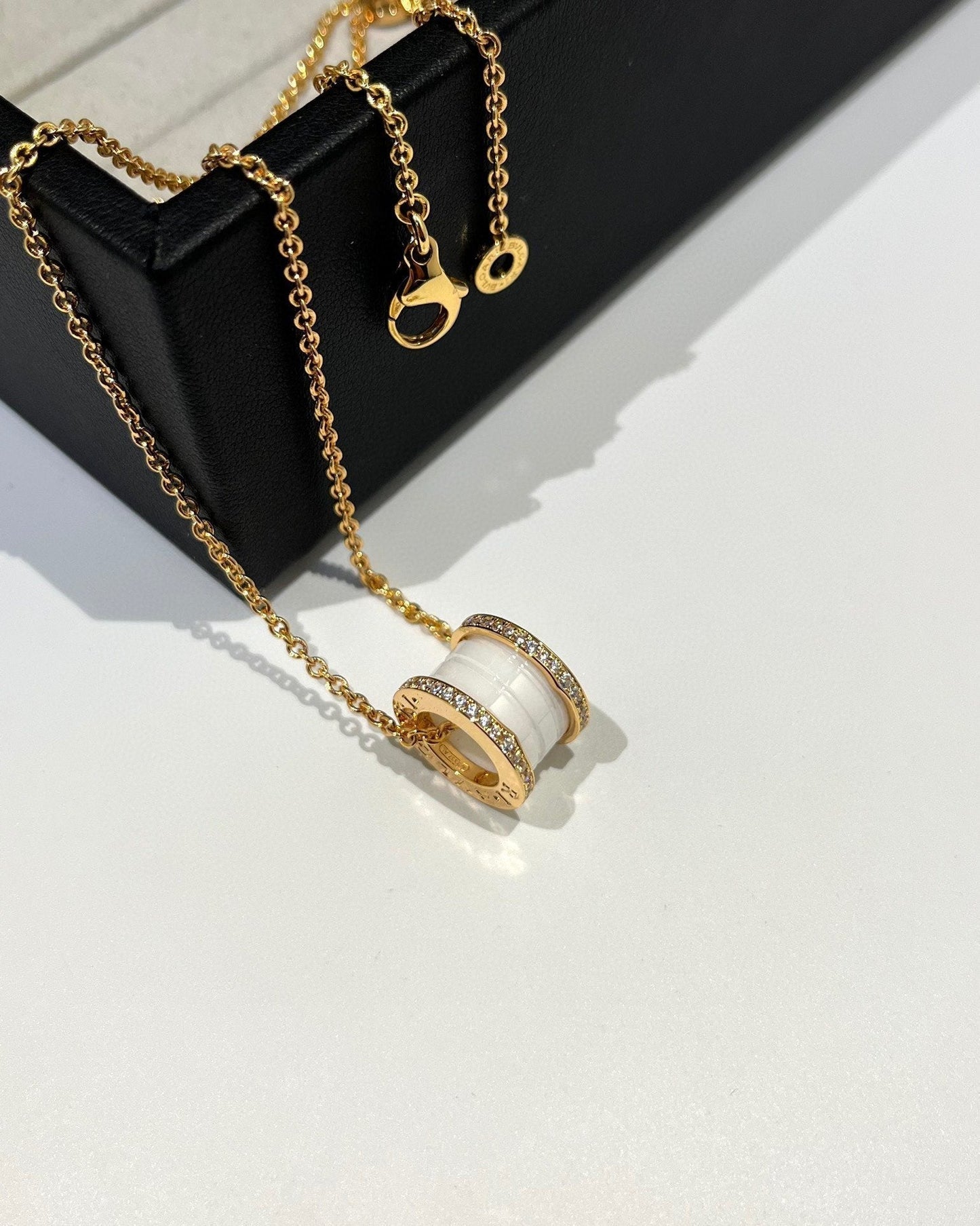 LUXEIFY ZERO 1 WHITE CERAMIC DIAMOND PINK GOLD NECKLACE