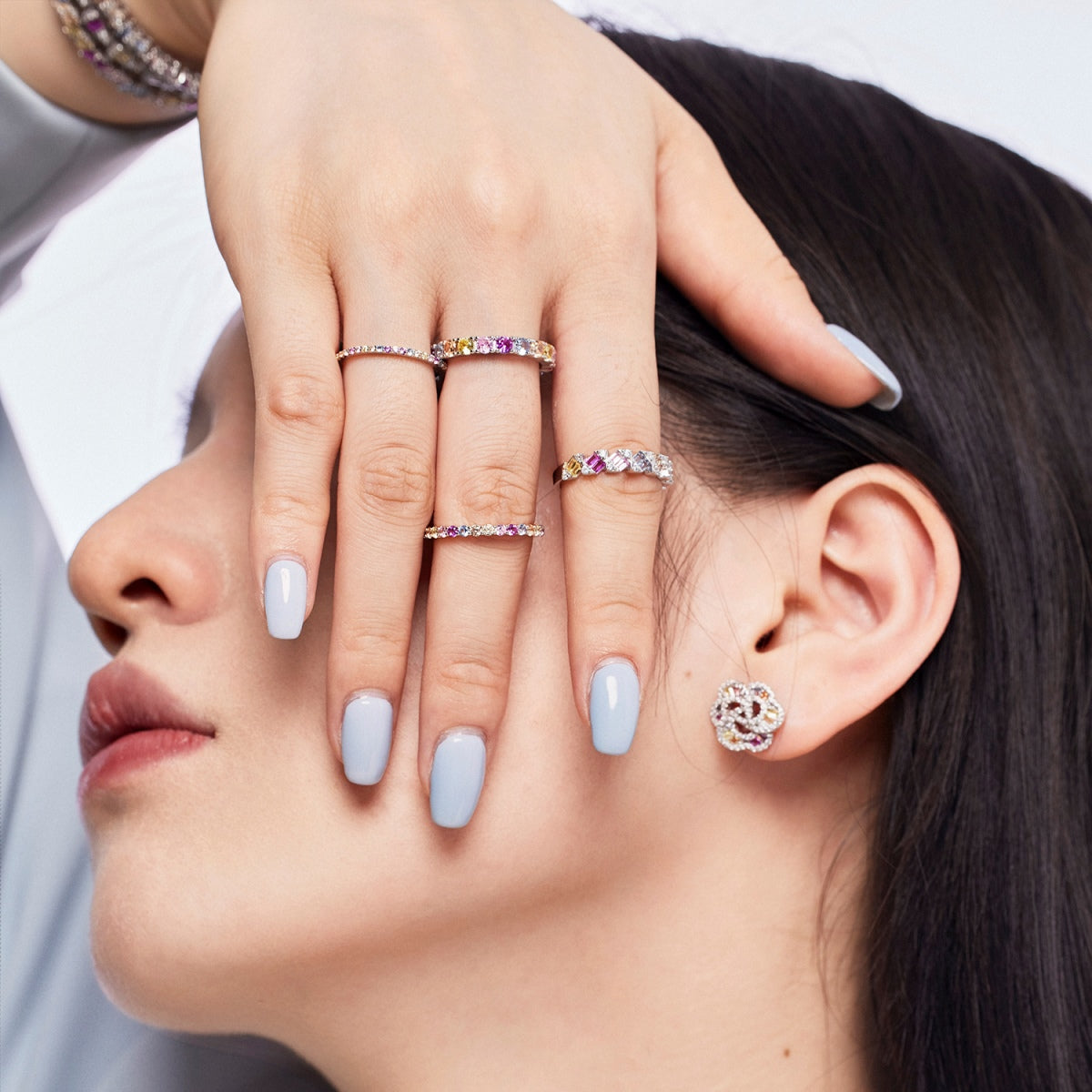 [CALIENTE] Anillo diario delicado y vibrante con corte esmeralda