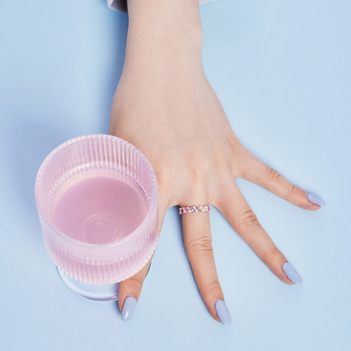 [CALIENTE] Anillo diario delicado y vibrante con corte esmeralda