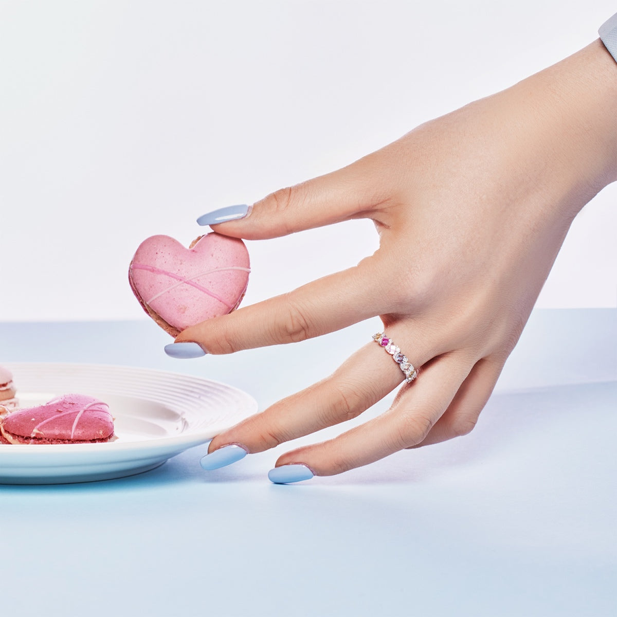 [CALIENTE] Anillo diario delicado y vibrante con corte esmeralda