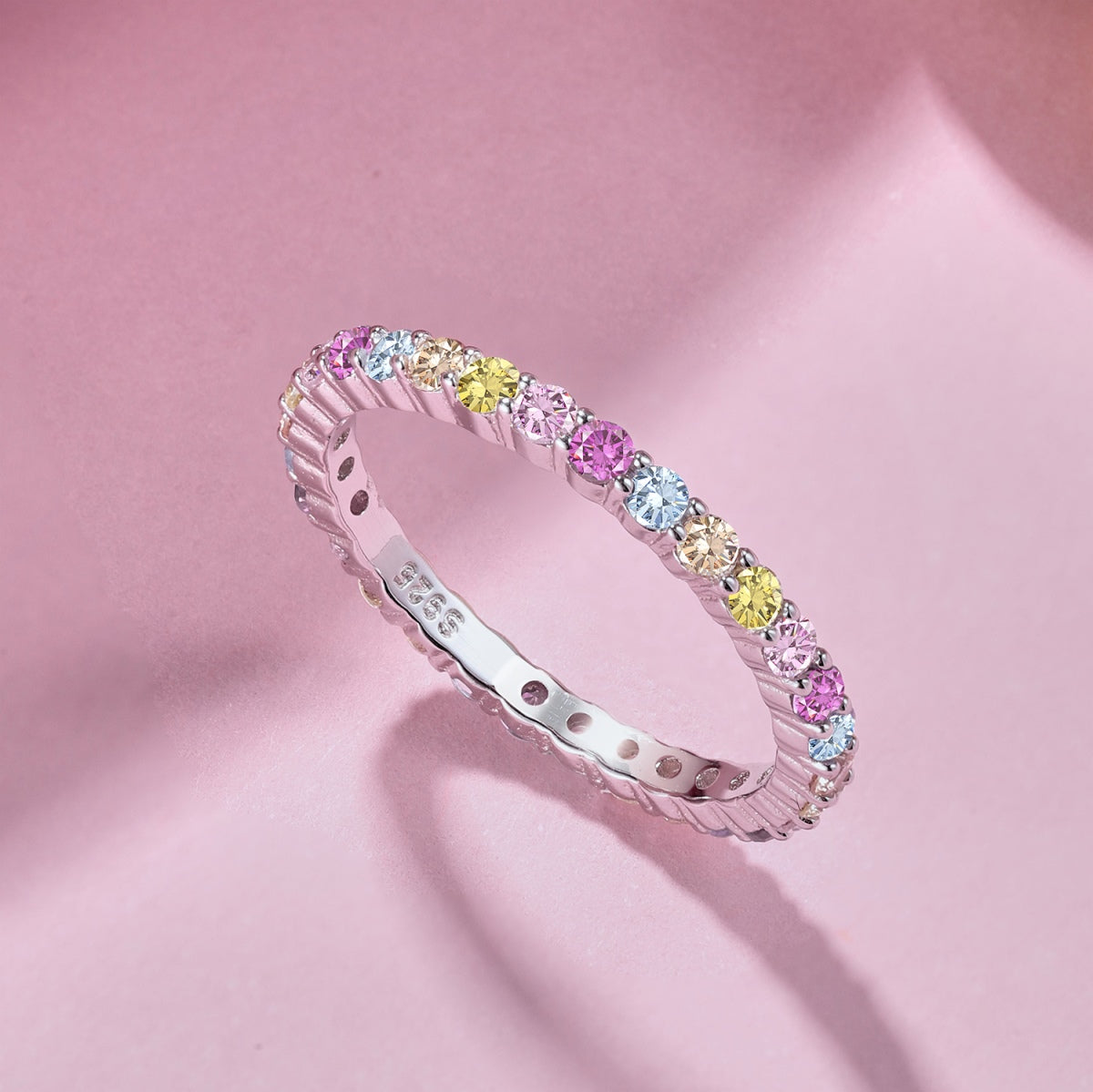 [CALIENTE] Elegante anillo diario de corte redondo vívido