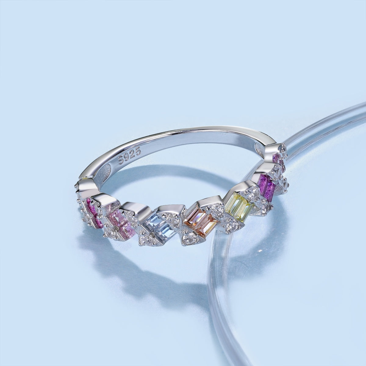 [CALIENTE] Anillo diario delicado y vibrante con corte esmeralda