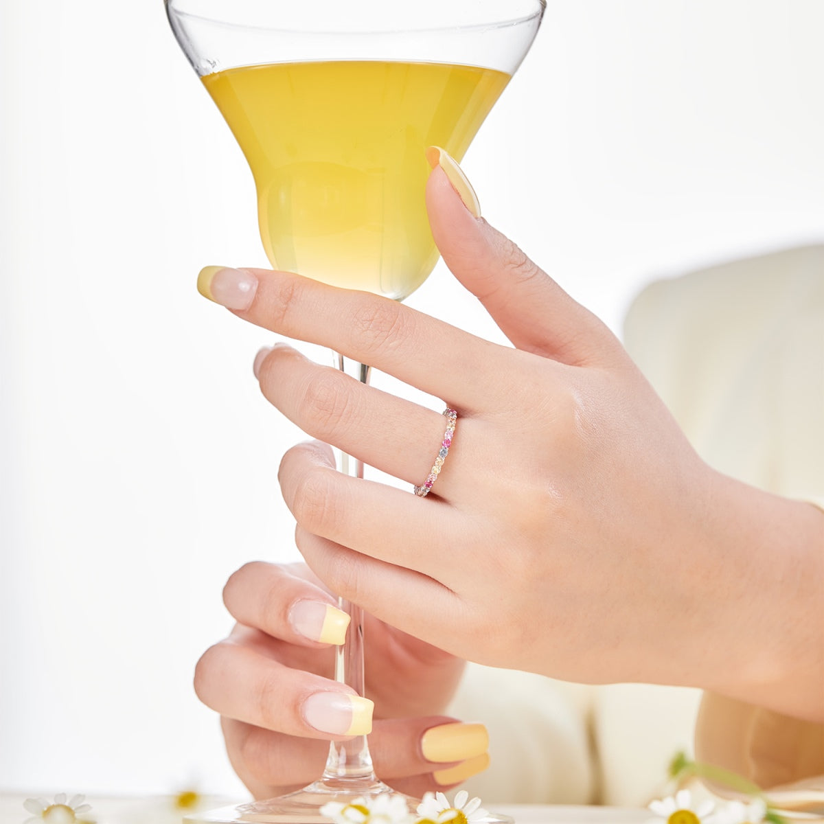 [CALIENTE] Elegante anillo diario de corte redondo vívido
