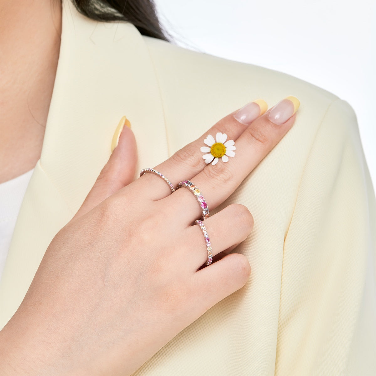 [CALIENTE] Elegante anillo diario de corte redondo vívido