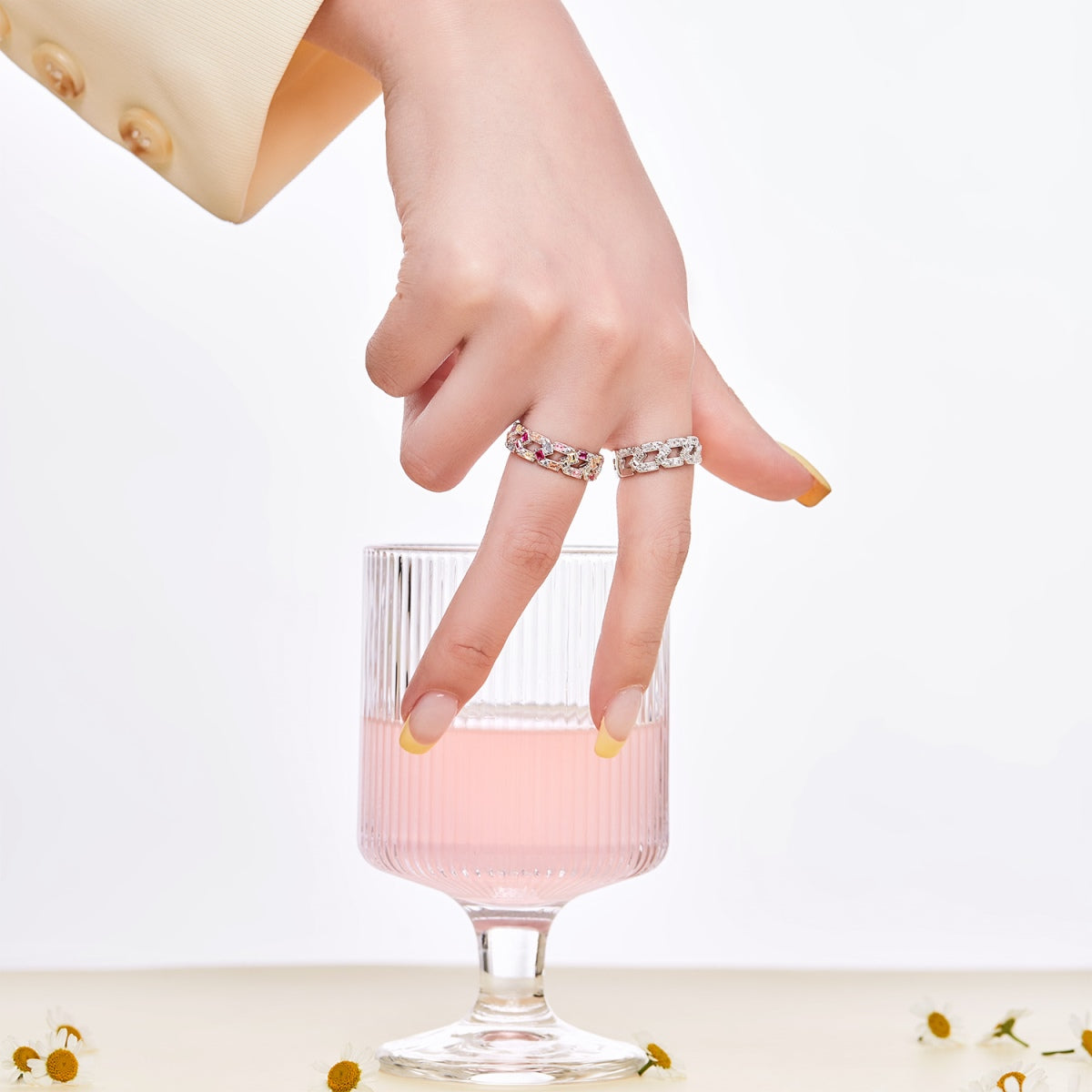 [HOT]Anillo diario brillante y vibrante con corte esmeralda