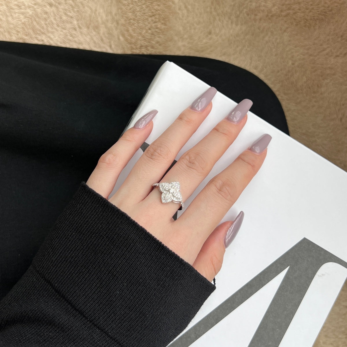 [CALIENTE] Anillo de banquete de lujo con forma de flor colorida