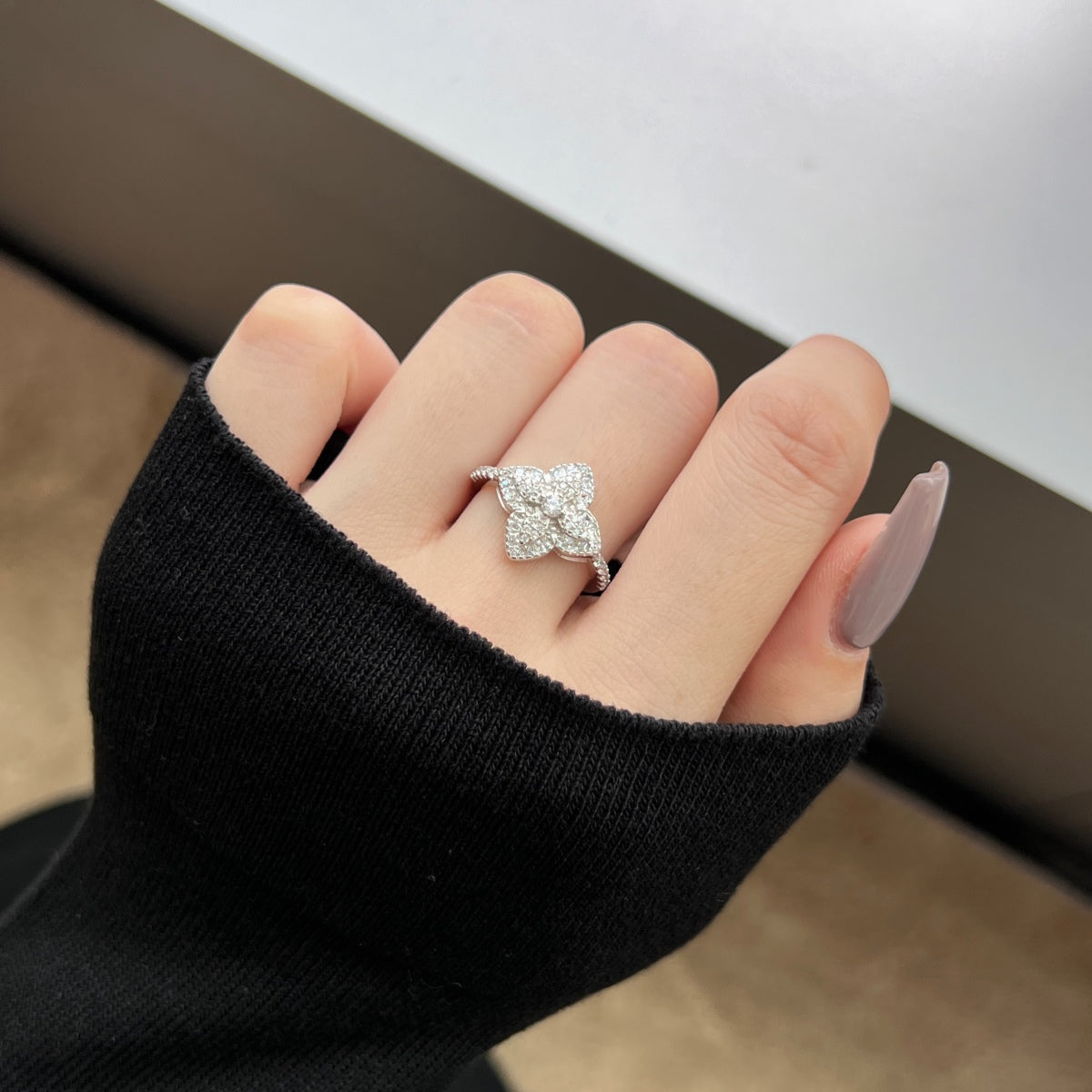 [CALIENTE] Anillo de banquete de lujo con forma de flor colorida