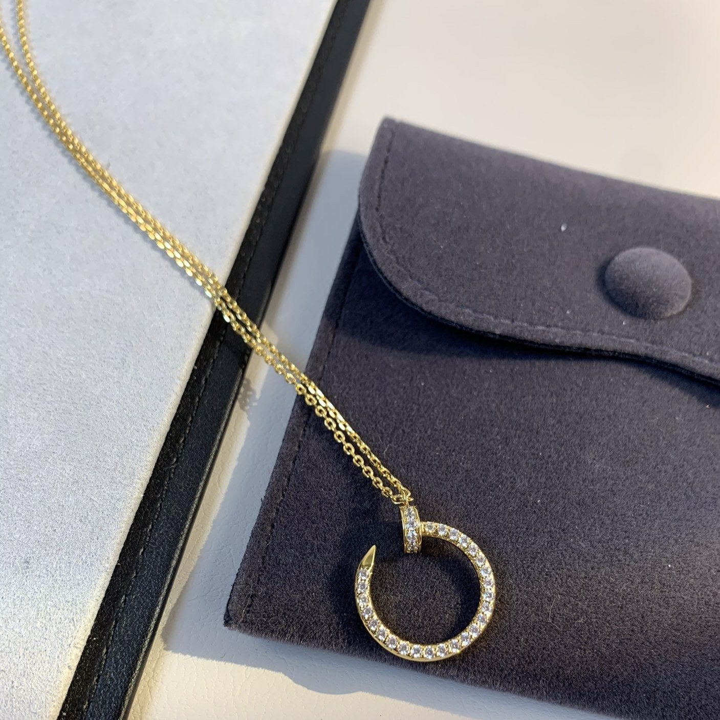 LUXEIFY JUSTE NECKLACE GOLD DIAMONDS