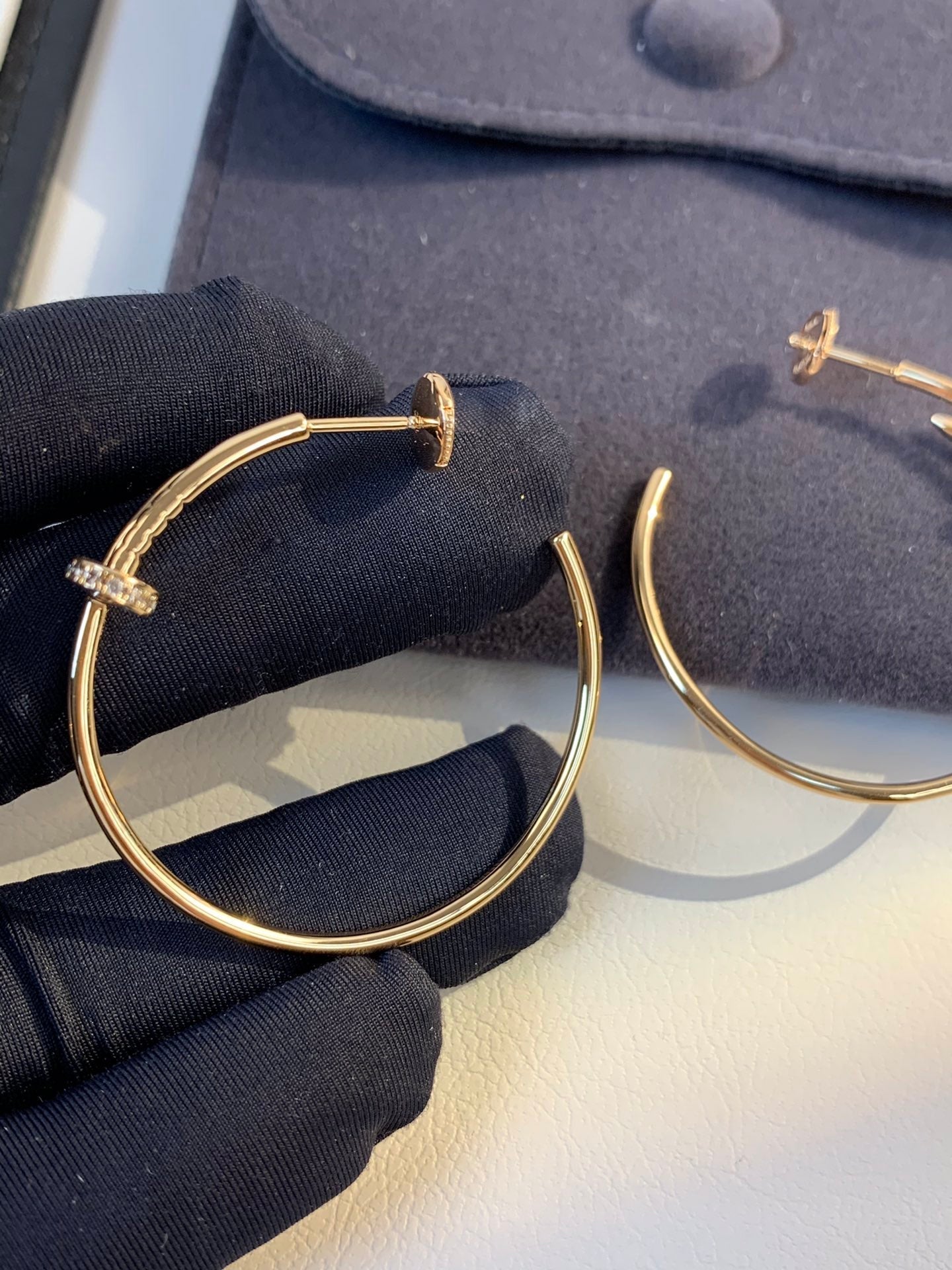 LUXEIFY JUSTE EARRINGS GOLD DIAMONDS 1.8MM